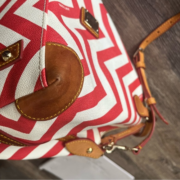 Red and white Chevron Style - Picture 6 of 7